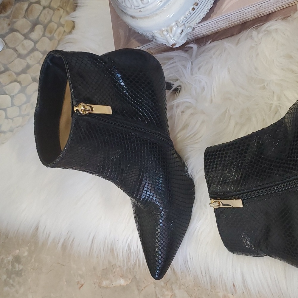 L'AGENCE black  ankle bootie boots size 7.5 - Picture 4 of 17